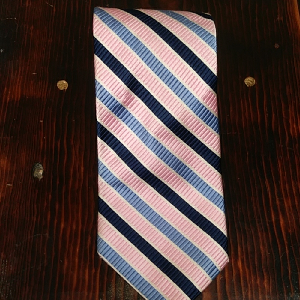 Tom James. Tie